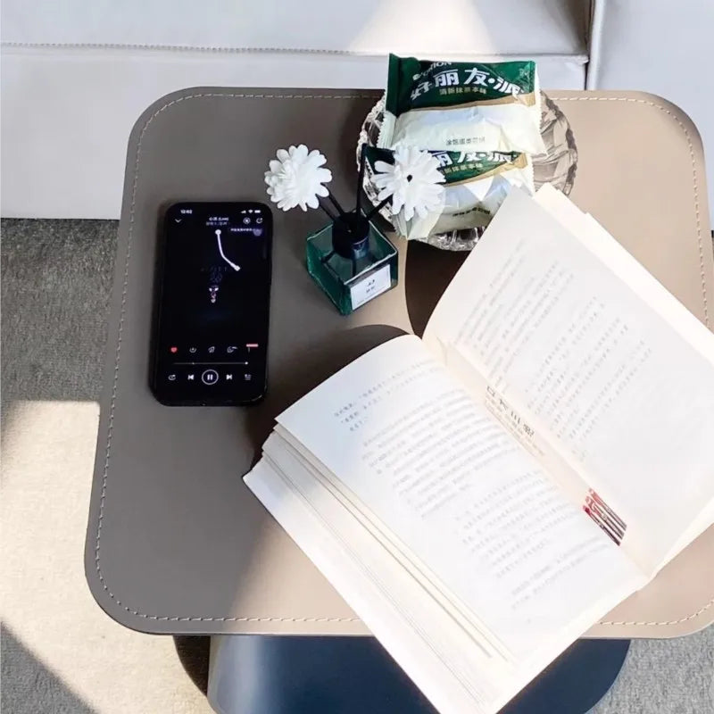 Fjörskenna LEATHER CORNER TABLE